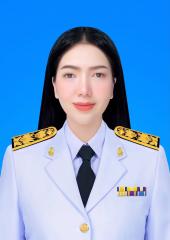 นางสาวธัญธร หลักทอง